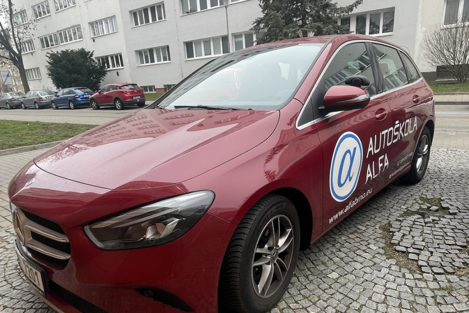Mercedes-Benz třídy B — výukové vozidlo autoškoly Alfa
